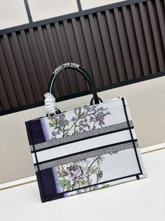 Picture of Dior Handbags _SKUfw239223229fw